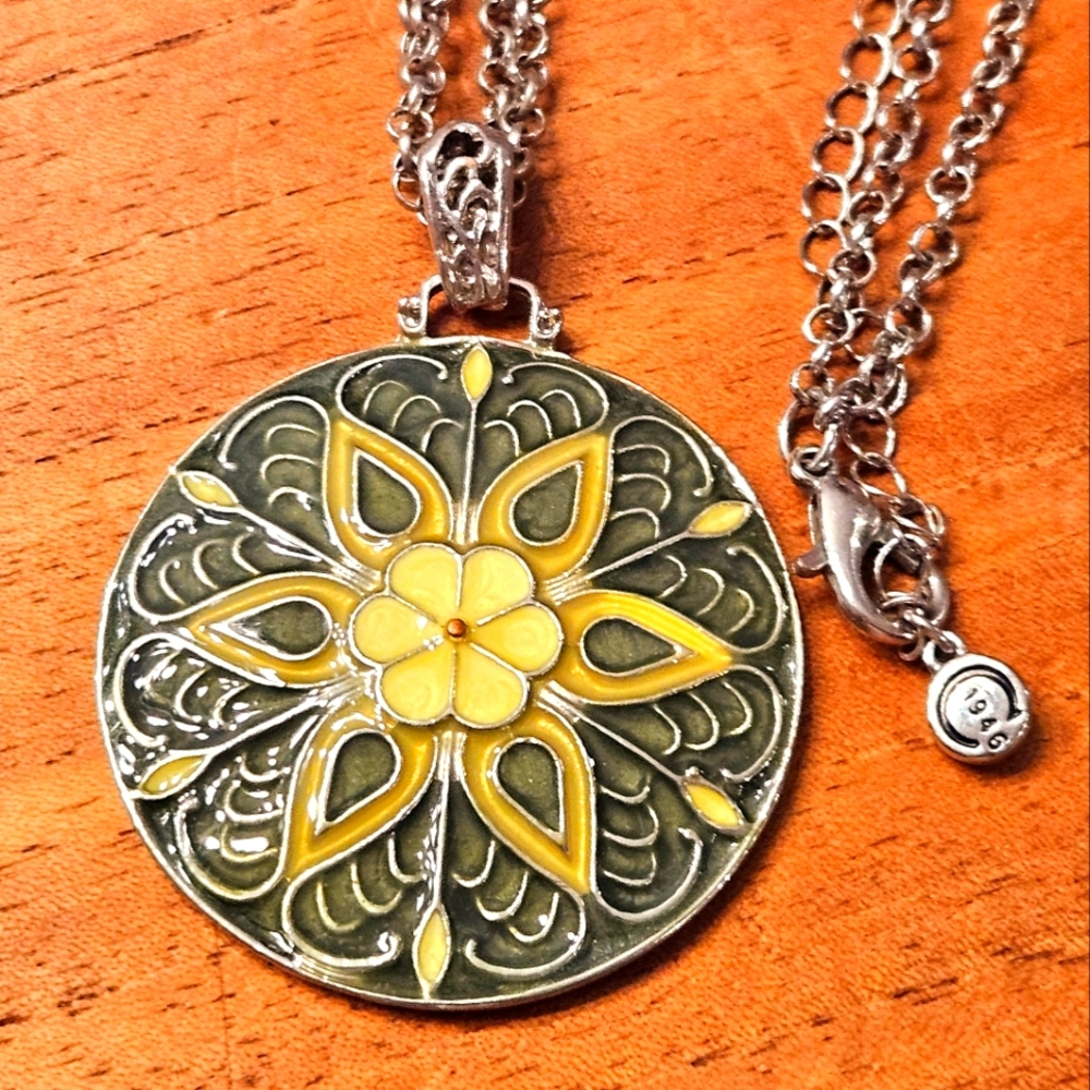 1946 green and cream floral medallion necklace long Gy4 Etoo